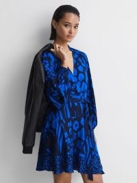 Reiss KERRI PRINTED BLOUSON SLEEVE DRESS BLUE/NAVY – tonal blue floral print mini dresses