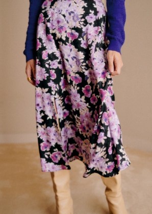 Sézane TABATA SKIRT Purple Floral Print / flowing slit hem midi skirts p - flipped