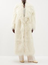 THE FRANKIE SHOP Nicole faux-fur double-breasted long coat in white – glamorous shaggy retro inspired longline coats – women’s 70s vintage style outerwear