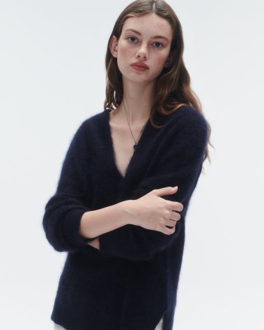 GUEST IN RESIDENCE GRIZZLY V NECK in Midnight | women’s fluffy relaxed fit cashmere jumper - flipped