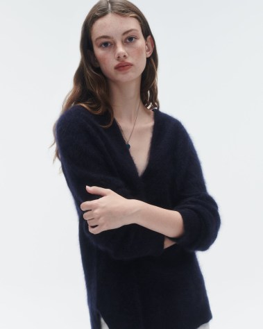 GUEST IN RESIDENCE GRIZZLY V NECK in Midnight | women’s fluffy relaxed fit cashmere jumper