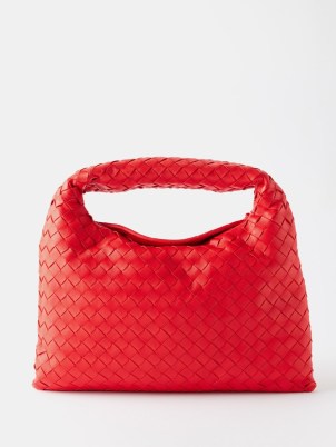 Bottega Veneta Hop small Intrecciato-leather shoulder bag in red / top handle bags