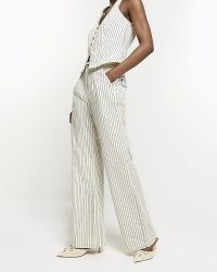 RIVER ISLAND White High Waisted Stripe Loose Jeans ~ women’s relaxed fit denim fashion for spring 2024