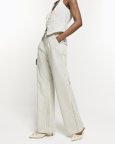 RIVER ISLAND White High Waisted Stripe Loose Jeans ~ women’s relaxed fit denim fashion for spring 2024
