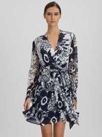 Reiss SIENNA PRINTED BELTED MINI DRESS NAVY / CREAM – dark blue and white floaty short length dresses – women’s feminine floral fashion