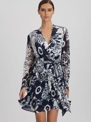 Reiss SIENNA PRINTED BELTED MINI DRESS NAVY / CREAM – dark blue and white floaty short length dresses – women’s feminine floral fashion