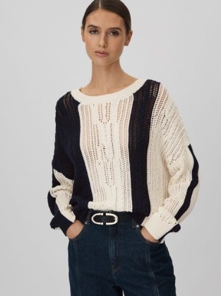 Reiss TANYA COTTON BLEND OPEN STITCH CREW NECK JUMPER CREAM/NAVY / women’s relaxed colour block round neck jumpers - flipped