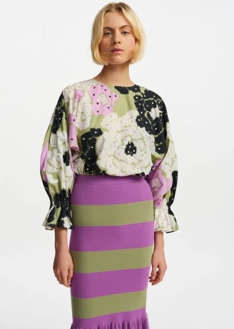 ESSENTIEL ANTWERP FULBERRY PUFF TOP in PISTACHIO NUT / tops with oversized abstract florals