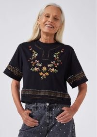 HAYLEY MENZIES MAYA EMBROIDERED CROPPED T-SHIRT in BLACK / short sleeve floral tee