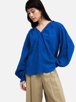 Jigsaw Textured Cotton V Neck Top in Blue – balloon sleeve tops - flipped