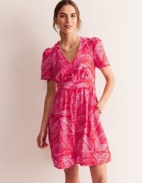 Boden Eve Linen Short Dress in Rubicondo, Calathea Leaf / women’s short sleeve summer dresses
